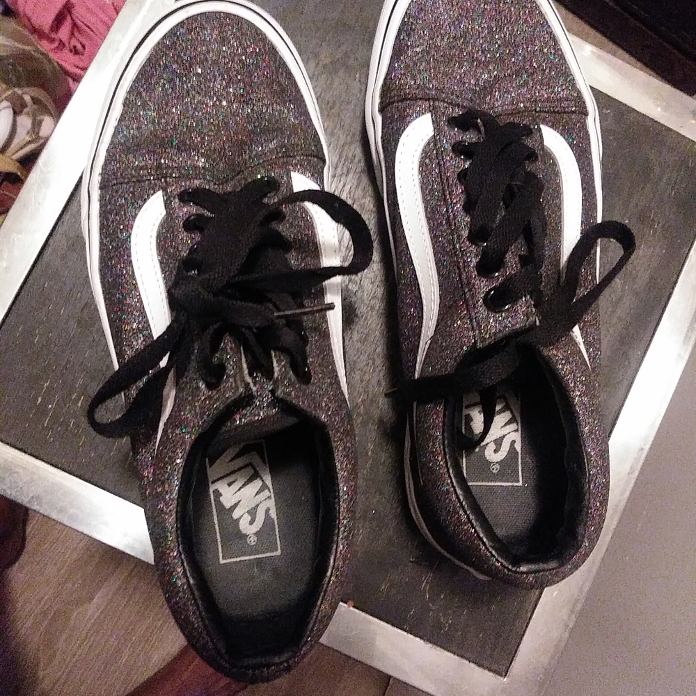 Vans - Picture 2 of 6